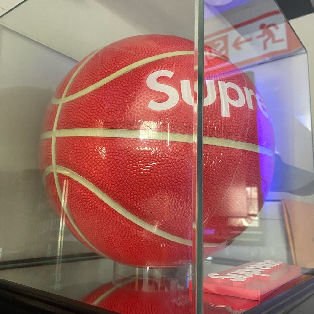Supreme Basketball - Picture 2 of 3